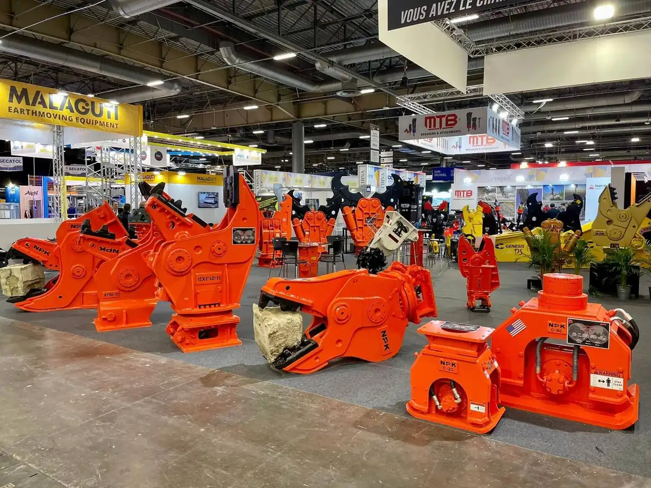 Hydraulic demolition attachments at Hammer Tech